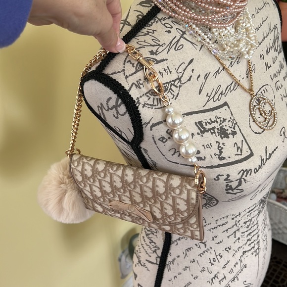 TRADED! VTG Christian Dior Tan Y2K 90s Bow Trotter WOC Clutch Wallet Pearl Chain - Picture 3 of 15